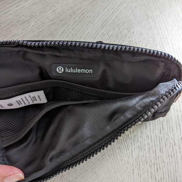 New With Tags Lululemon Everywhere Belt Bag Black - Picture 6 of 8